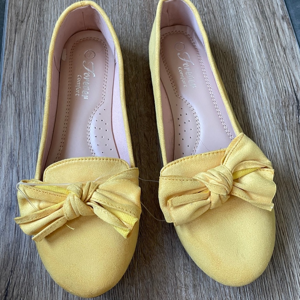 New without tags, yellow ballet flats